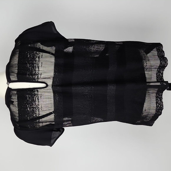 RW&CO Women's Black Sheer Lace Top Subtle Stripes Capped Short Sleeves Sz Small - Picture 3 of 16